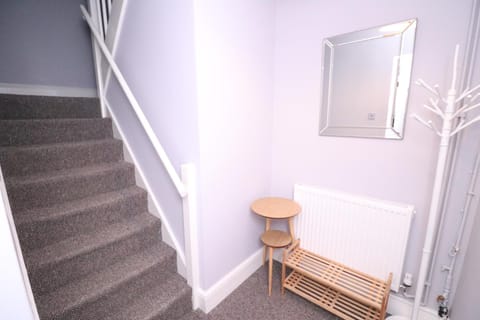 Amaya Five - Newly renovated - Very spacious - Sleeps 6 - Grantham Apartment in Grantham
