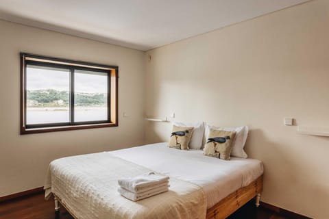 Bed, Photo of the whole room, Bedroom, River view, towels