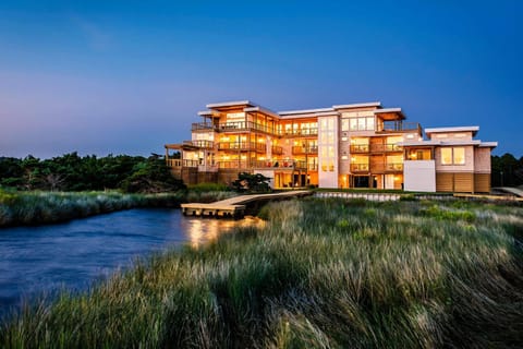 New Modern Waterfront Home w Saltwater Pool Chalet in Outer Banks