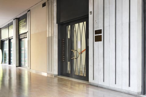 Facade/entrance, Off site