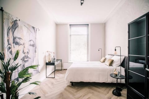 Large Apartment With 2 Bedrooms Stadsvilla Condominio in Tilburg