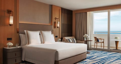 Jumeirah Beach Hotel Resort in Dubai