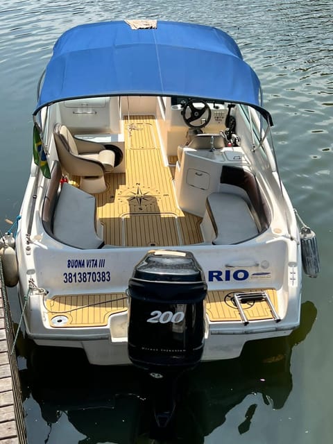 Passeios de lancha em Angra dos Reis Docked boat in Angra dos Reis