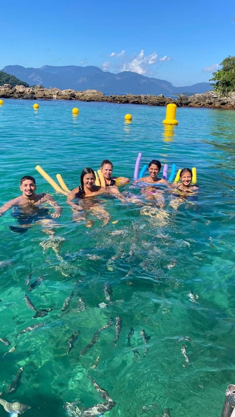 Passeios de lancha em Angra dos Reis Docked boat in Angra dos Reis