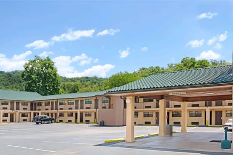 Days Inn by Wyndham Cherokee Near Casino Motel in Cherokee
