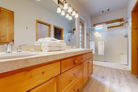 15 Pro Staff House in Sunriver