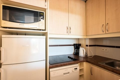 Coffee/tea facilities, microwave, kitchen