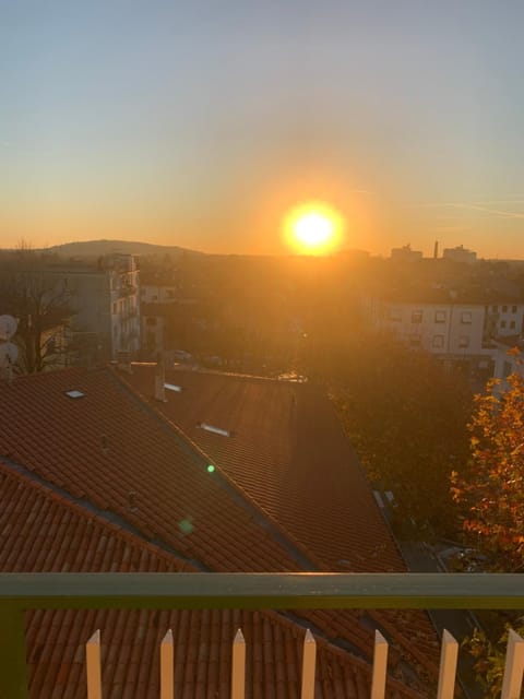 Balcony/Terrace, City view, Street view, Sunset