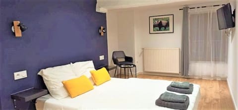 Seating area, Bedroom