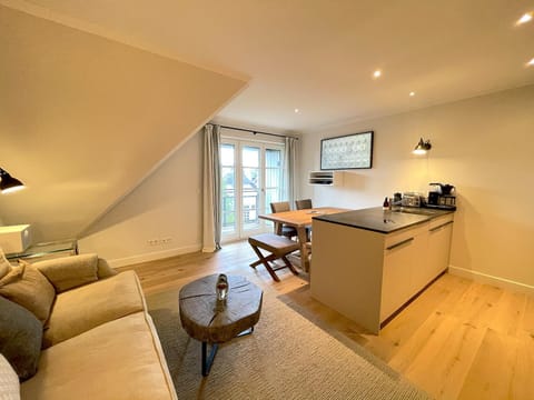 Kitchen or kitchenette, Photo of the whole room, Decorative detail