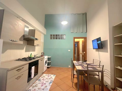 Kitchen or kitchenette, Dining area, oven, stove