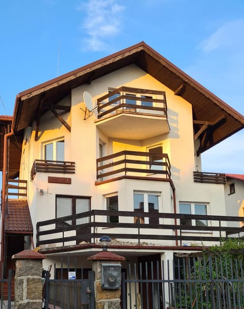 Property building, View (from property/room), Balcony/Terrace