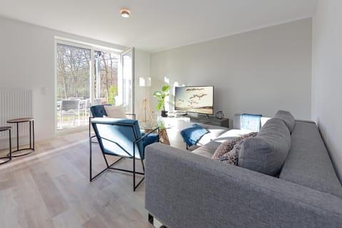 TV and multimedia, Living room, Seating area