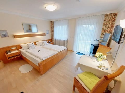 TV and multimedia, Photo of the whole room, Seating area