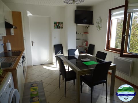 Communal lounge/ TV room, Kitchen or kitchenette, Living room