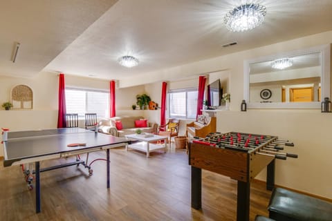 Homey Dog-Friendly Retreat with Deck in Dtwn Frisco! Haus in Frisco