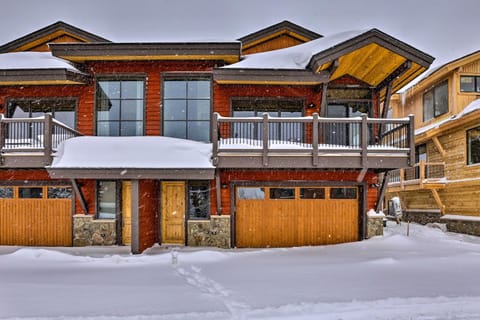 Sleek Silverthorne Abode with Balcony and Pool Access House in Wildernest
