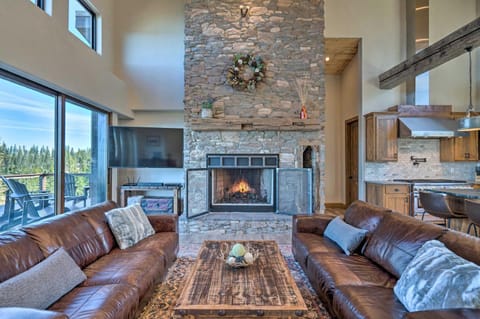 Luxury Ski-InandOut Getaway with Hot Tub and Views! House in Angel Fire