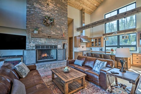 Luxury Ski-InandOut Getaway with Hot Tub and Views! House in Angel Fire