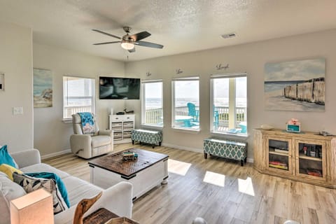 Beachfront Retreat with 2 Decks, Patio and Views! House in Surfside Beach