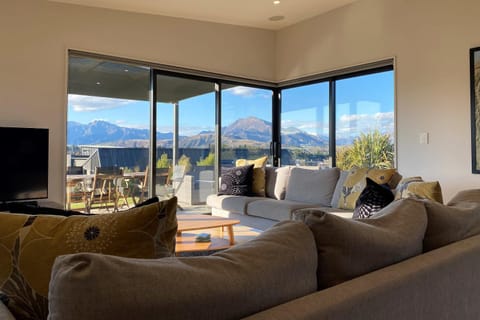 The Yellow Door House in Wanaka