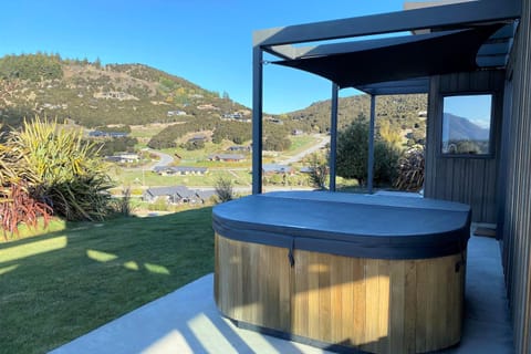 The Yellow Door House in Wanaka