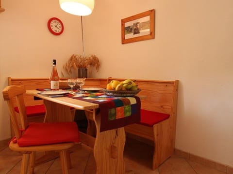 Maison pittoresque avec terrasse et BBQ, calme près de Langeac - FR-1-582-124 House in Auvergne-Rhône-Alpes