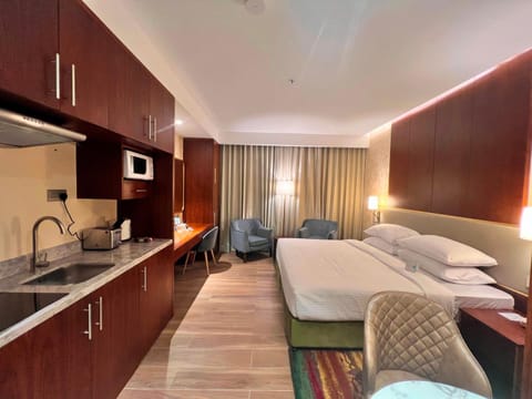 City Seasons Suites Apartahotel in Dubai