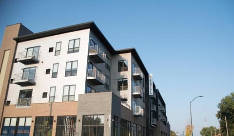 Contemporary 1BD/1BA + Rooftop Apartments Apartamento in Des Moines
