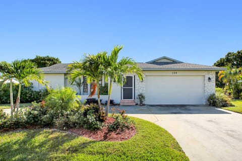 Robin's Nest Chalet in Cape Coral