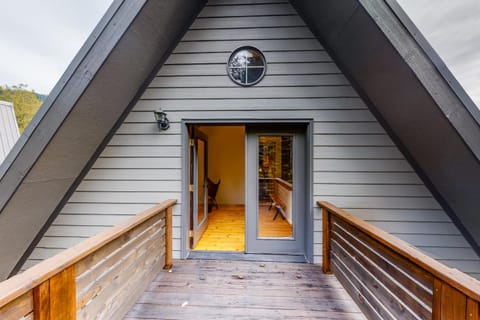 Black Diamond Cabin Casa in Snoqualmie Pass