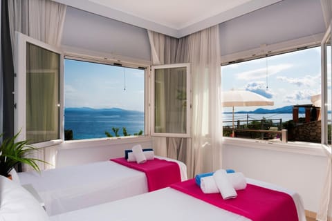 Bedroom, Pool view, Sea view