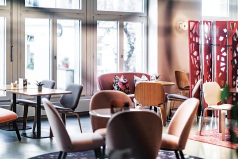 Restaurant/places to eat, Lobby or reception, Dining area, Breakfast