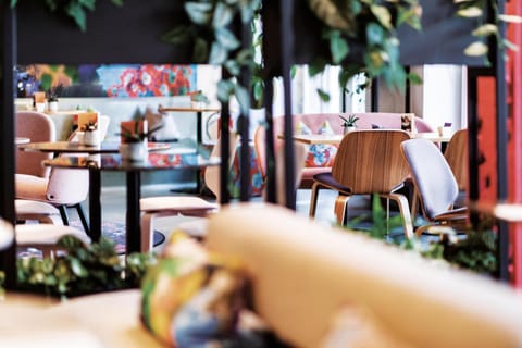 Restaurant/places to eat, Dining area, Breakfast