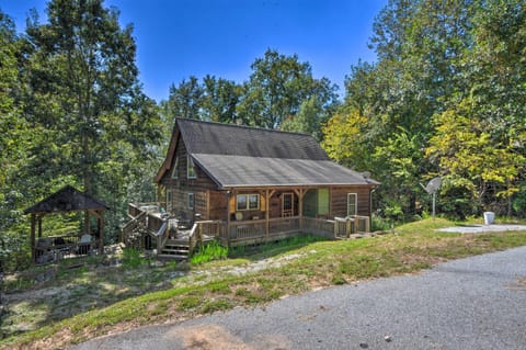 Lovely Lake Hartwell Retreat Dock, Deck and Grill! House in Lake Hartwell