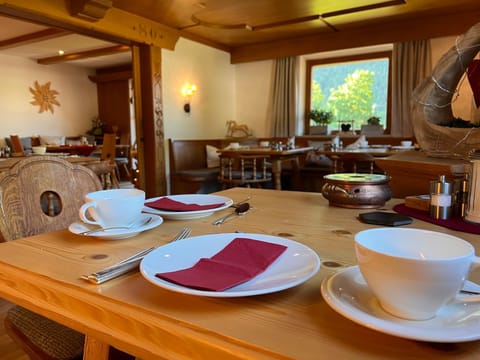 Hotel Garni Gästehaus Edlhuber Übernachtung mit Frühstück in Mittenwald