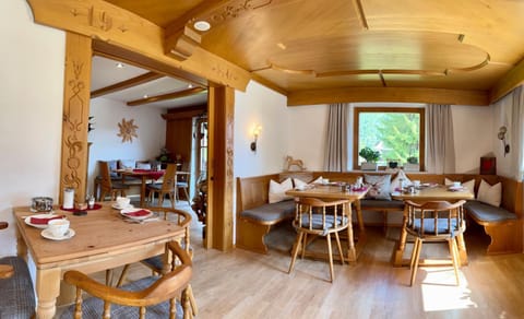 Hotel Garni Gästehaus Edlhuber Übernachtung mit Frühstück in Mittenwald
