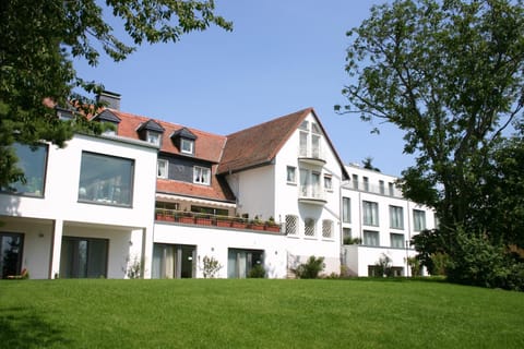 Facade/entrance, Garden