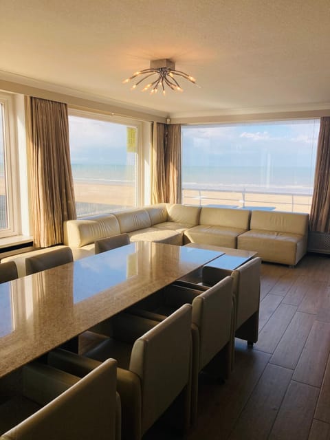 Seating area, Dining area, Sea view