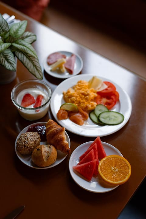 Food and drinks, Food