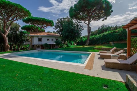 Property building, Natural landscape, Garden, Garden view, Pool view