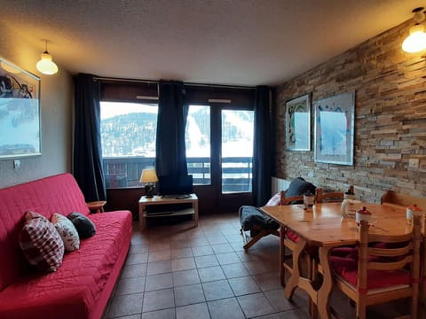 Studio lumineux au pied des pistes pour 4 personnes à Montgenèvre avec parking privatif et balcon sud - FR-1-330D-118 Apartment in Montgenèvre