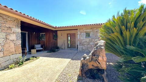 Villa de caractère en pierre avec piscine et vue mer et montagne Villa in Zonza