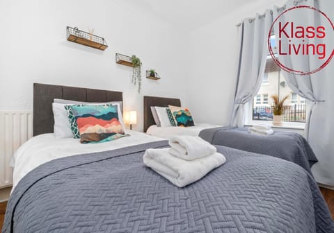 Nicol Apartment by Klass Living Airdrie Apartment in Airdrie