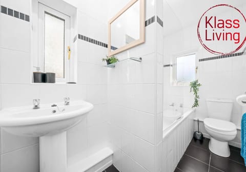 Nicol Apartment by Klass Living Airdrie Apartment in Airdrie