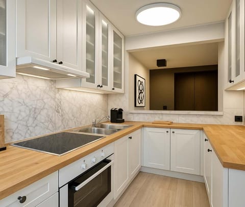 Coffee/tea facilities, Kitchen or kitchenette, dishwasher, microwave, oven, storage, stove, toaster, wardrobe