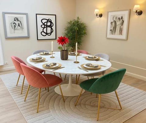 Decorative detail, Seating area, Dining area