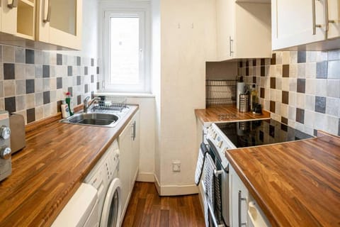 ☆ Central, Spacious Apartment Close to University☆ Apartment in Dundee