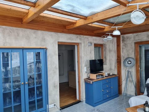 Communal lounge/ TV room, TV and multimedia, Living room