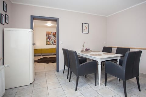 Dining area, kitchen